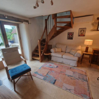Haus zu verkaufen in Frankreich - Gite salon staircase.jpg